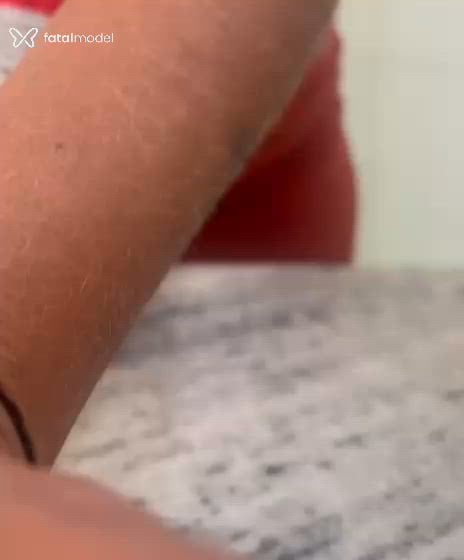 Acompanhante mulher com cabelo colorido de olhos castanhos - Ravena Leal