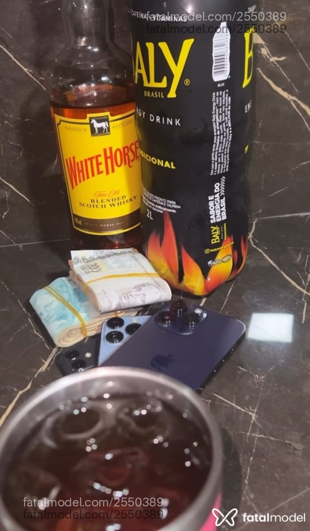 Acompanhante homem morena (o) de olhos castanhos em São José Acompanhante homem morena (o) de olhos castanhos em São José - Pegador