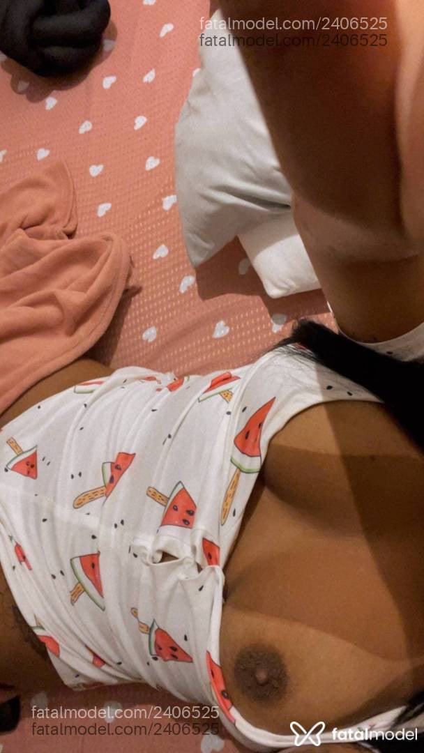 Acompanhante mulher morena (o) de olhos pretos - Karol Santos