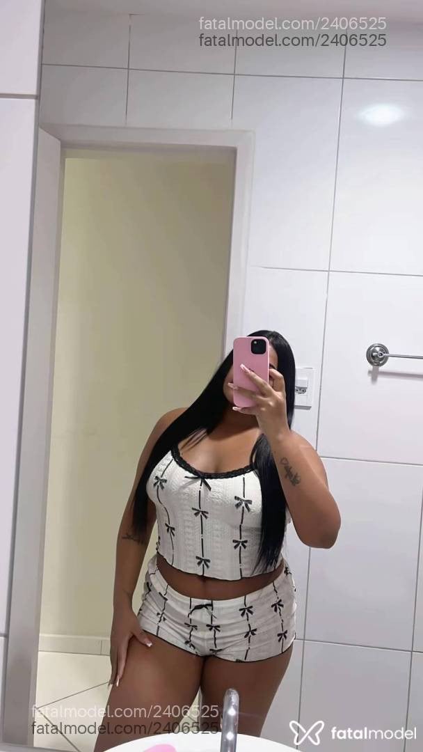 Acompanhante mulher morena (o) de olhos pretos - Karol Santos