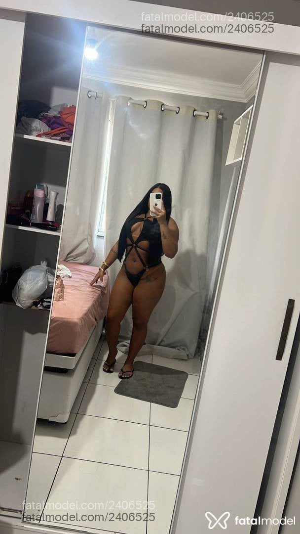 Acompanhante mulher morena (o) de olhos pretos - Karol Santos