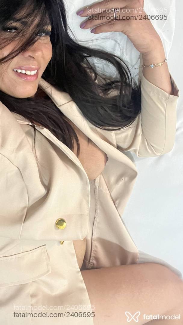 Acompanhante mulher com cabelo castanho de olhos mel em Goiânia - Sheyla Razuk