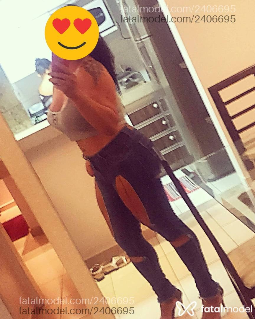 Acompanhante mulher com cabelo castanho de olhos mel em Goiânia - Sheyla Razuk