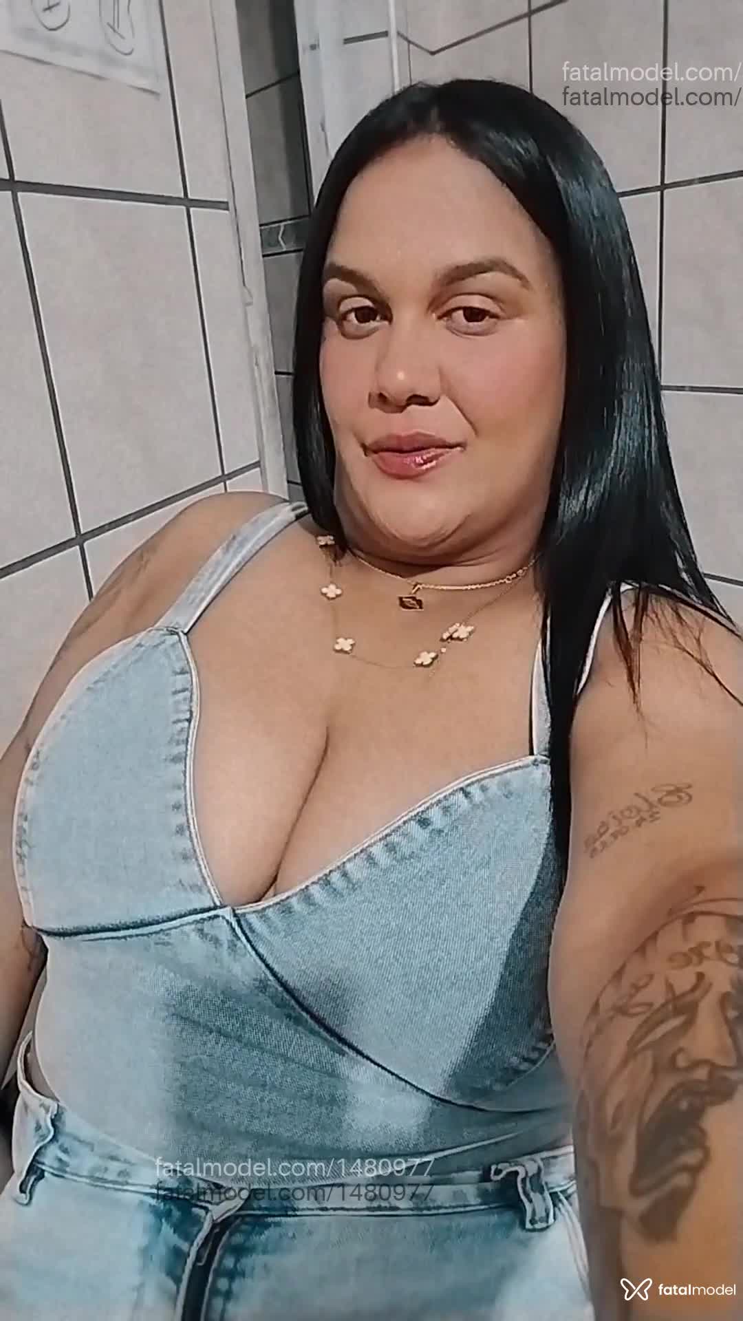 Acompanhante mulher morena (o) de olhos castanhos - Camila Gomes Acompanhante mulher morena (o) de olhos castanhos - Camila Gomes