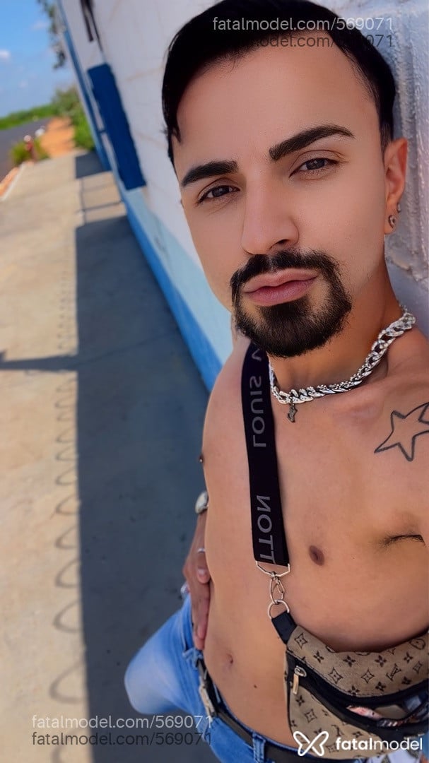 Acompanhante homem com cabelo castanho de olhos azuis em São José do Rio Preto Acompanhante homem com cabelo castanho de olhos azuis em São José do Rio Preto - RENZO