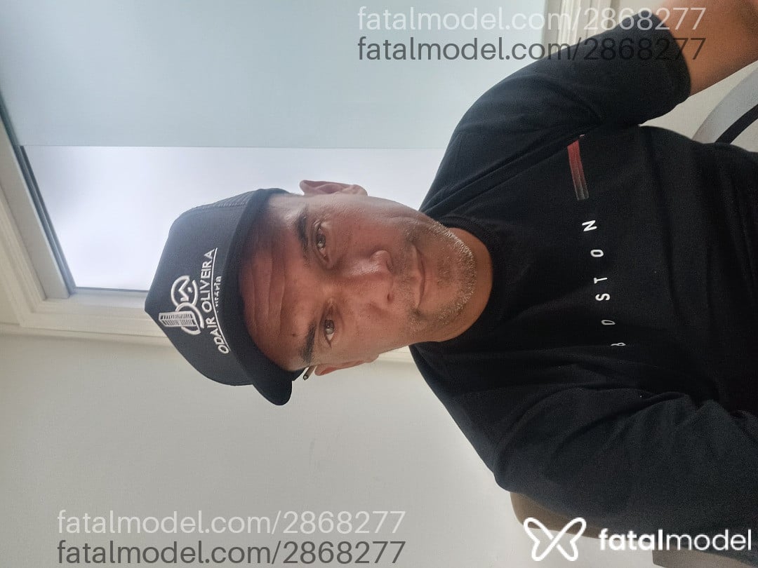Acompanhante homem com cabelo castanho de olhos castanhos em Passos - Block