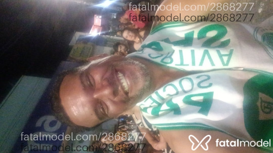 Acompanhante homem com cabelo castanho de olhos castanhos em Passos - Block
