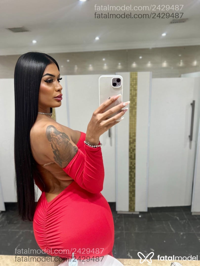 Acompanhante mulher trans com cabelo castanho de olhos castanhos em São Paulo - Renata Denaro