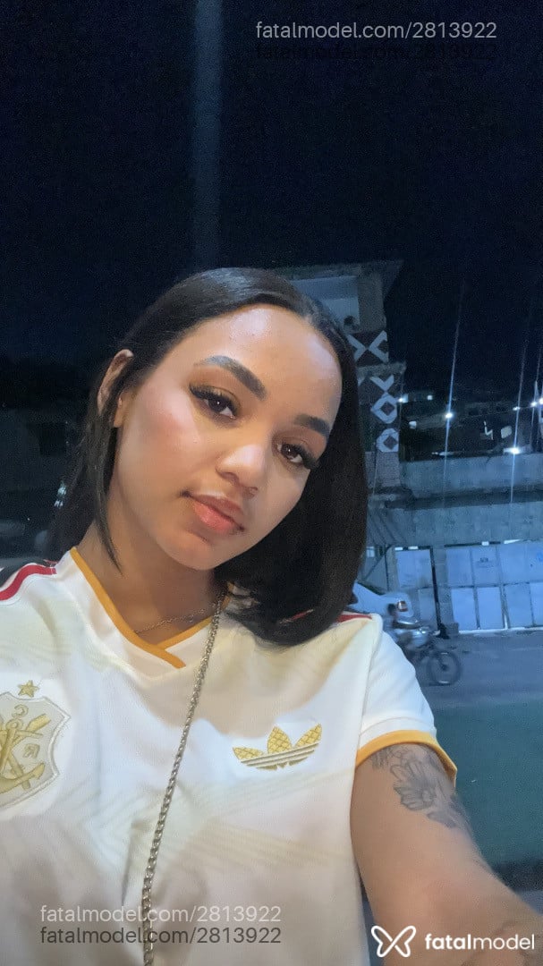 Acompanhante mulher com cabelo castanho de olhos mel em Rio de Janeiro Acompanhante mulher com cabelo castanho de olhos mel em Rio de Janeiro - Beatriz