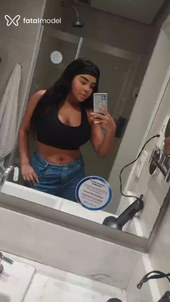 Acompanhante mulher com cabelo castanho de olhos mel em Pindamonhangaba Acompanhante mulher com cabelo castanho de olhos mel em Pindamonhangaba - Angel Collins