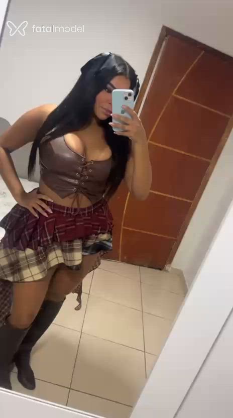 Acompanhante mulher com cabelo castanho de olhos mel em Pindamonhangaba Acompanhante mulher com cabelo castanho de olhos mel em Pindamonhangaba - Angel Collins