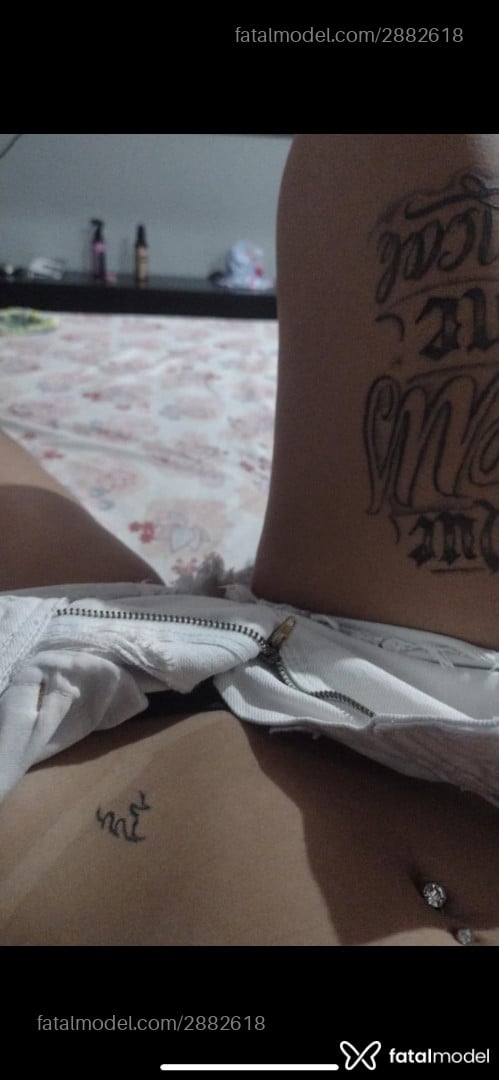 Acompanhante mulher com cabelo castanho de olhos castanhos em Medianeira - MorenaTatuada