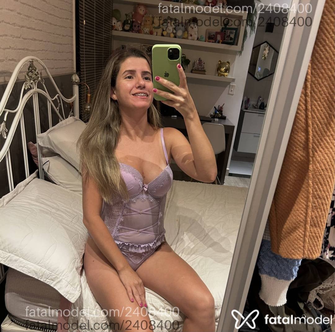Acompanhante mulher loira (o) de olhos pretos - Mariana Brandao