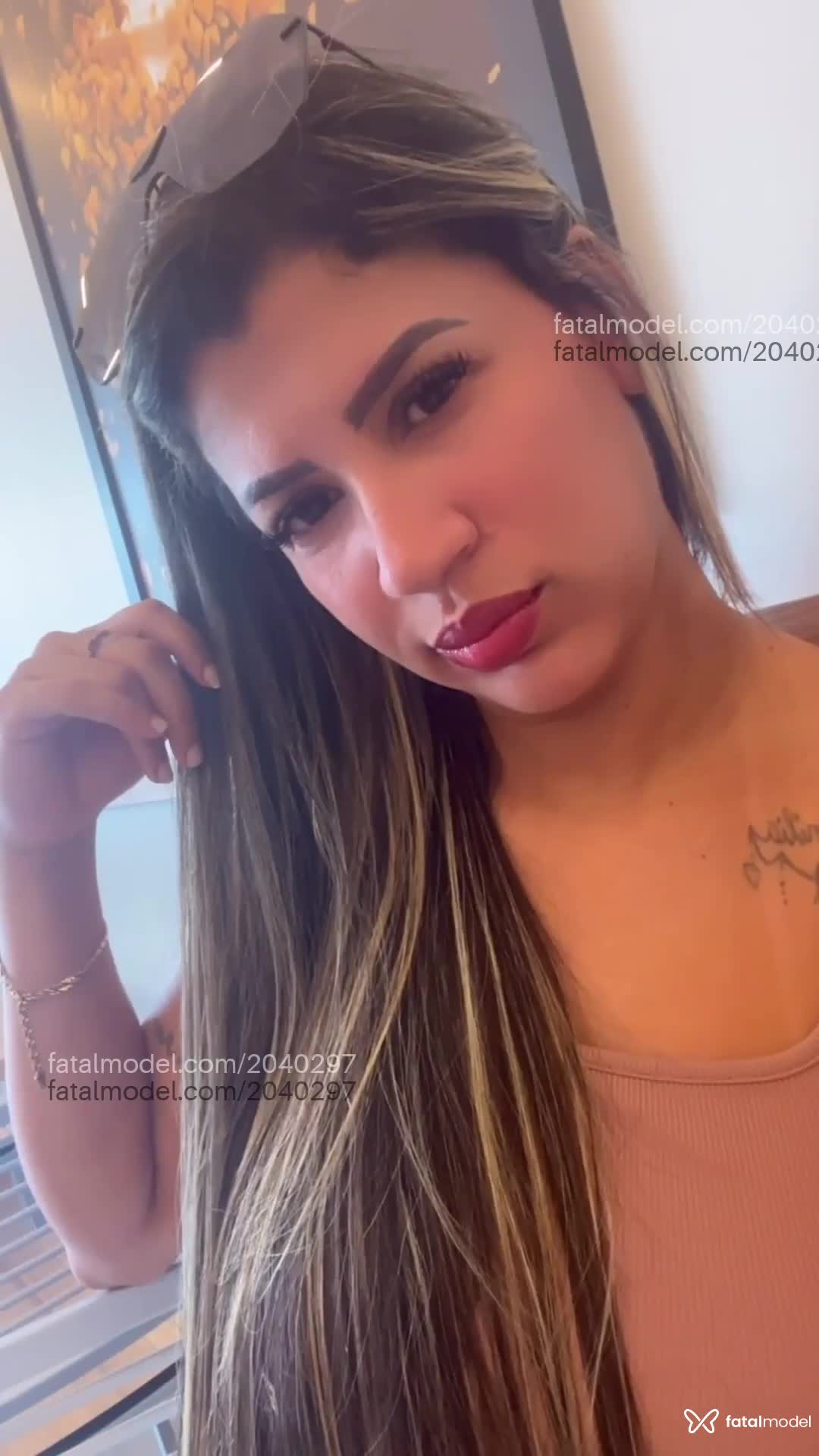 Acompanhante mulher loira (o) de olhos castanhos em Comodoro - Amanda
