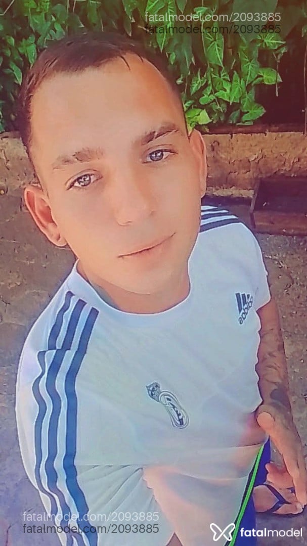 Acompanhante homem com cabelo castanho de olhos azuis - Kleber Acompanhante homem com cabelo castanho de olhos azuis - Kleber