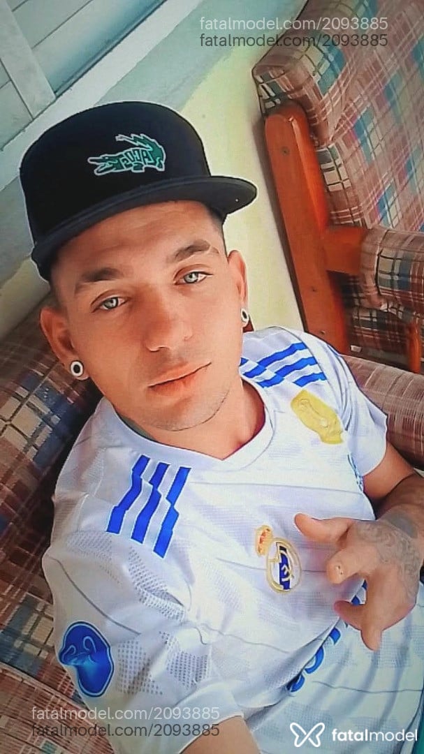 Acompanhante homem com cabelo castanho de olhos azuis - Kleber Acompanhante homem com cabelo castanho de olhos azuis - Kleber