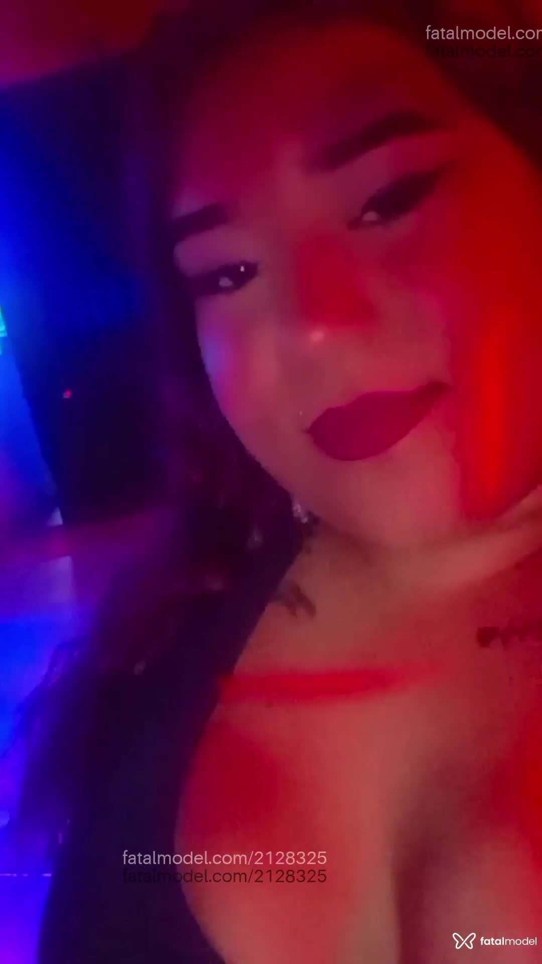 Acompanhante mulher ruiva (o) de olhos pretos - Tauane