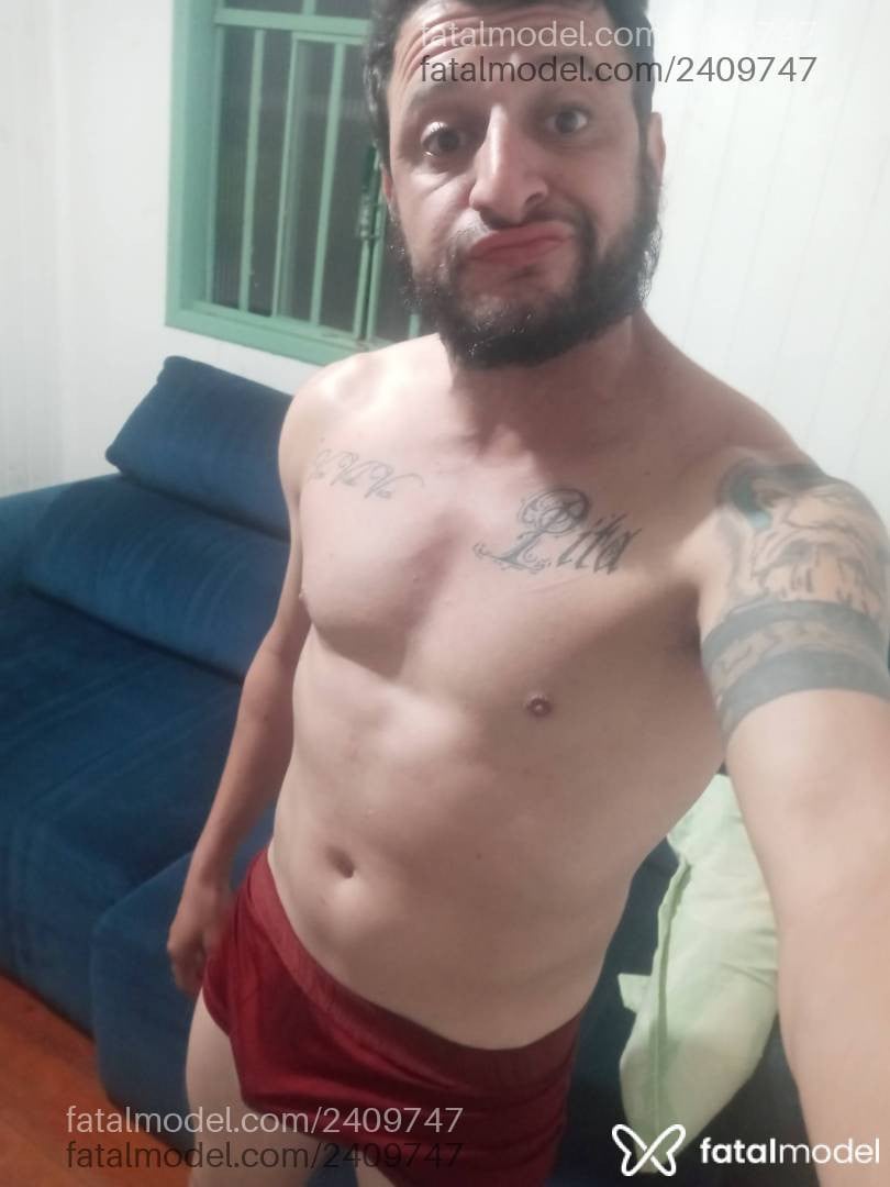 Acompanhante homem com cabelo castanho de olhos castanhos em Pinhalzinho - Guttoo