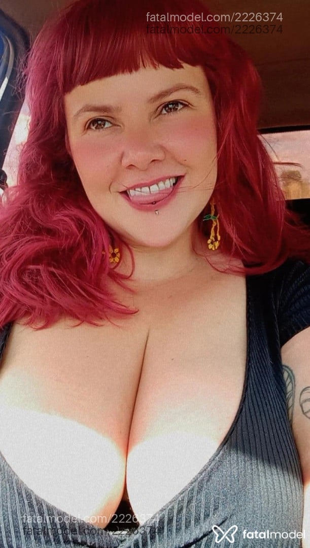 Acompanhante mulher com cabelo castanho de olhos castanhos em Brasília - Thais