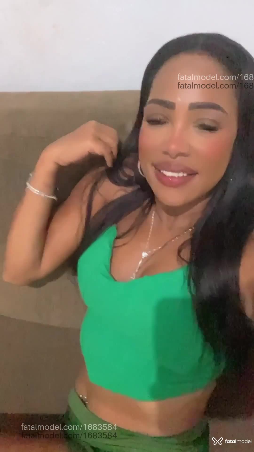 Acompanhante mulher morena (o) de olhos pretos - Rebeka fontin