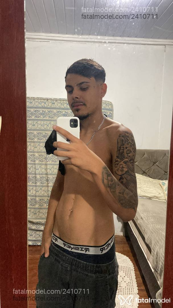 Acompanhante homem morena (o) de olhos castanhos em Curitiba - Pretinho