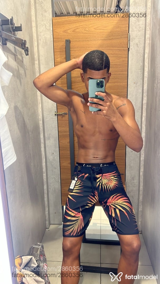 Acompanhante homem morena (o) de olhos castanhos em Rio de Janeiro - Pietro