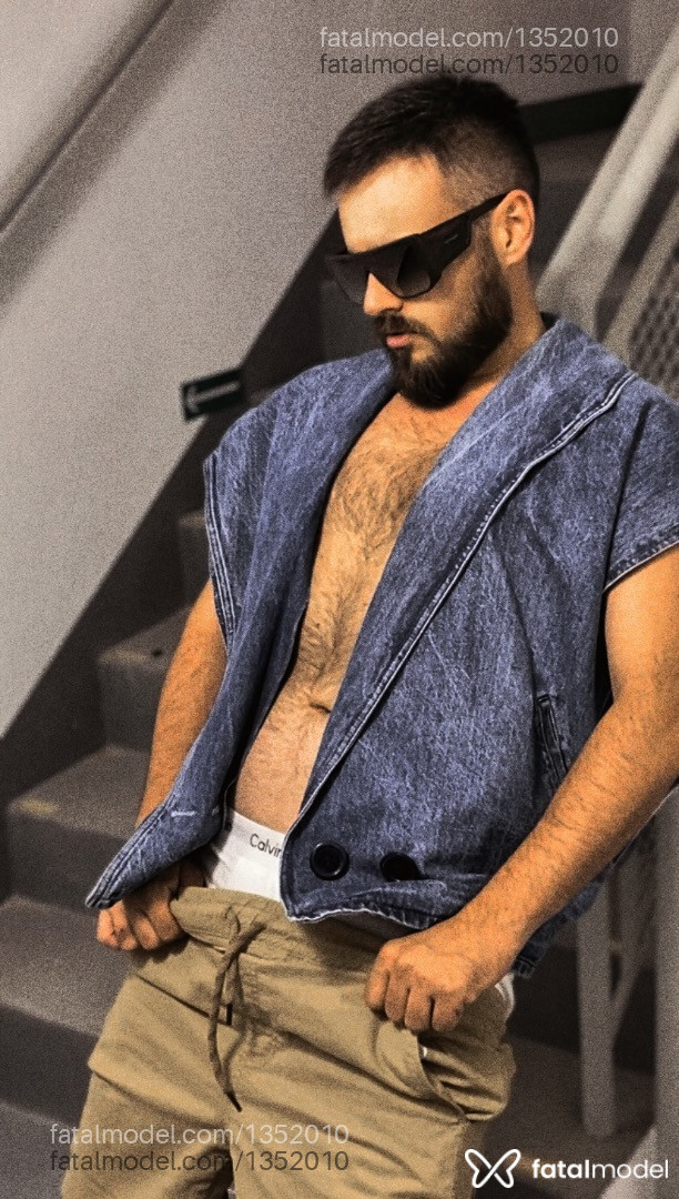 Acompanhante homem morena (o) de olhos castanhos em Virtual - Rafael Machado