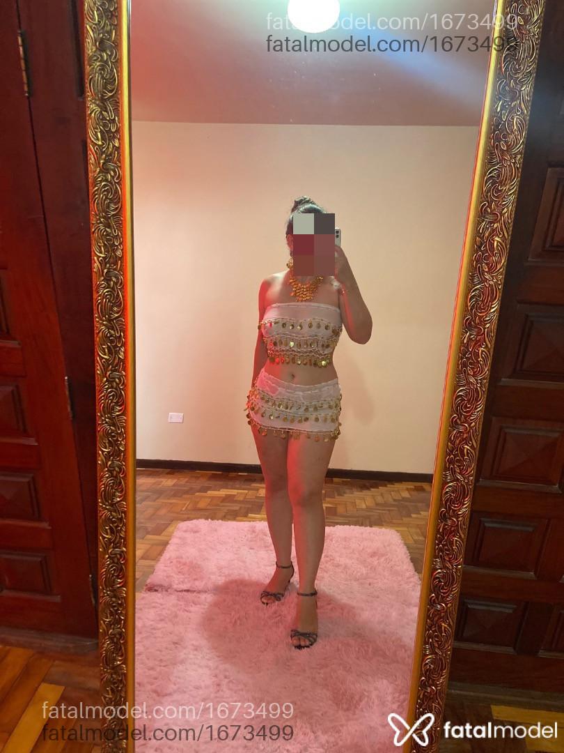 Acompanhante mulher com cabelo castanho de olhos verdes - Bella