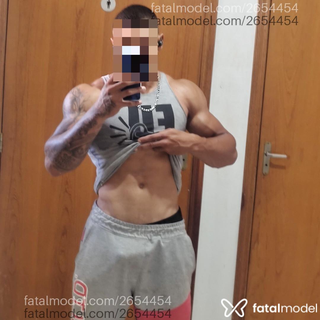 Acompanhante homem morena (o) de olhos castanhos - Biell