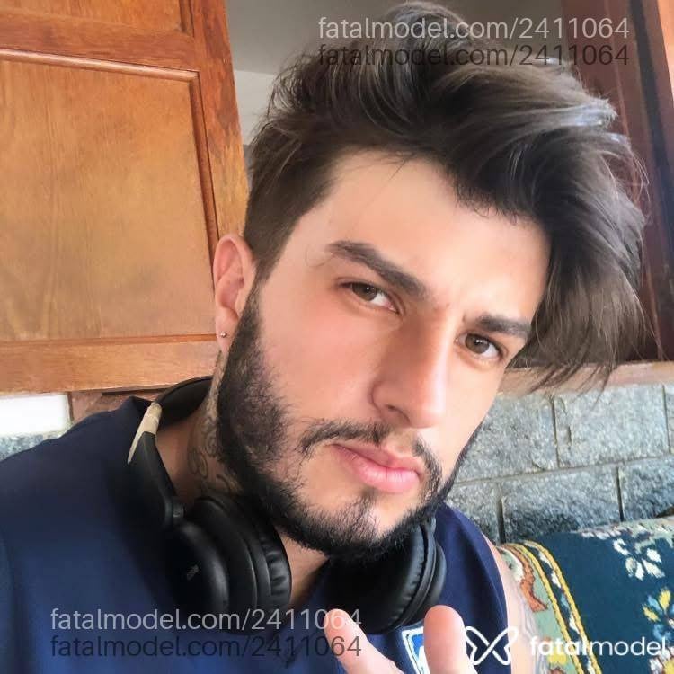 Acompanhante homem com cabelo castanho de olhos castanhos em Rio de Janeiro - Gabriel Castro