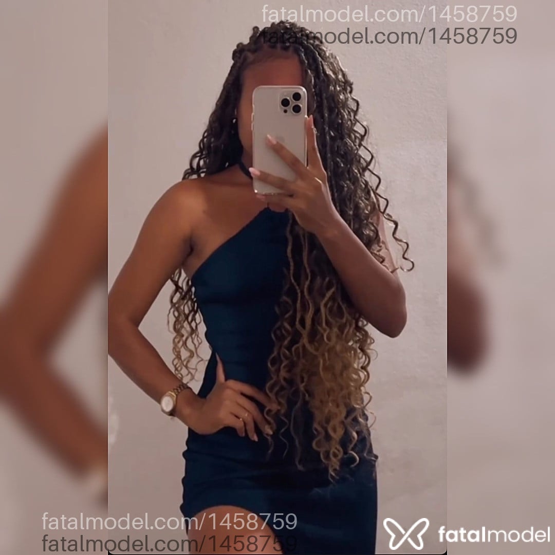 Acompanhante mulher morena (o) de olhos castanhos - Morena Acompanhante mulher morena (o) de olhos castanhos - Morena