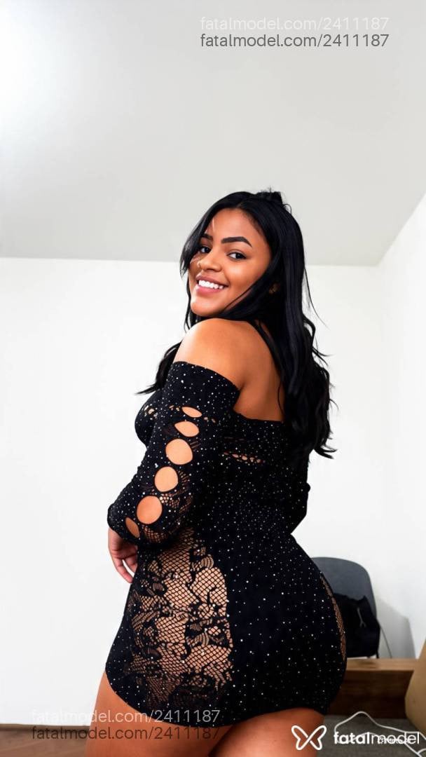 Acompanhante mulher morena (o) de olhos pretos - Esther