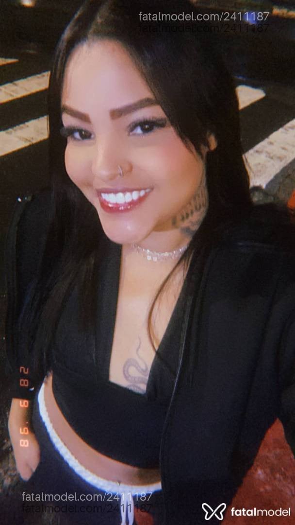 Acompanhante mulher morena (o) de olhos pretos - Esther