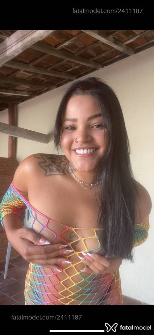 Acompanhante mulher morena (o) de olhos pretos - Esther