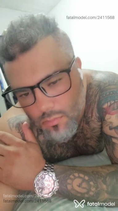 Acompanhante homem com cabelo grisalho de olhos castanhos em São Paulo - Andrey Marcos