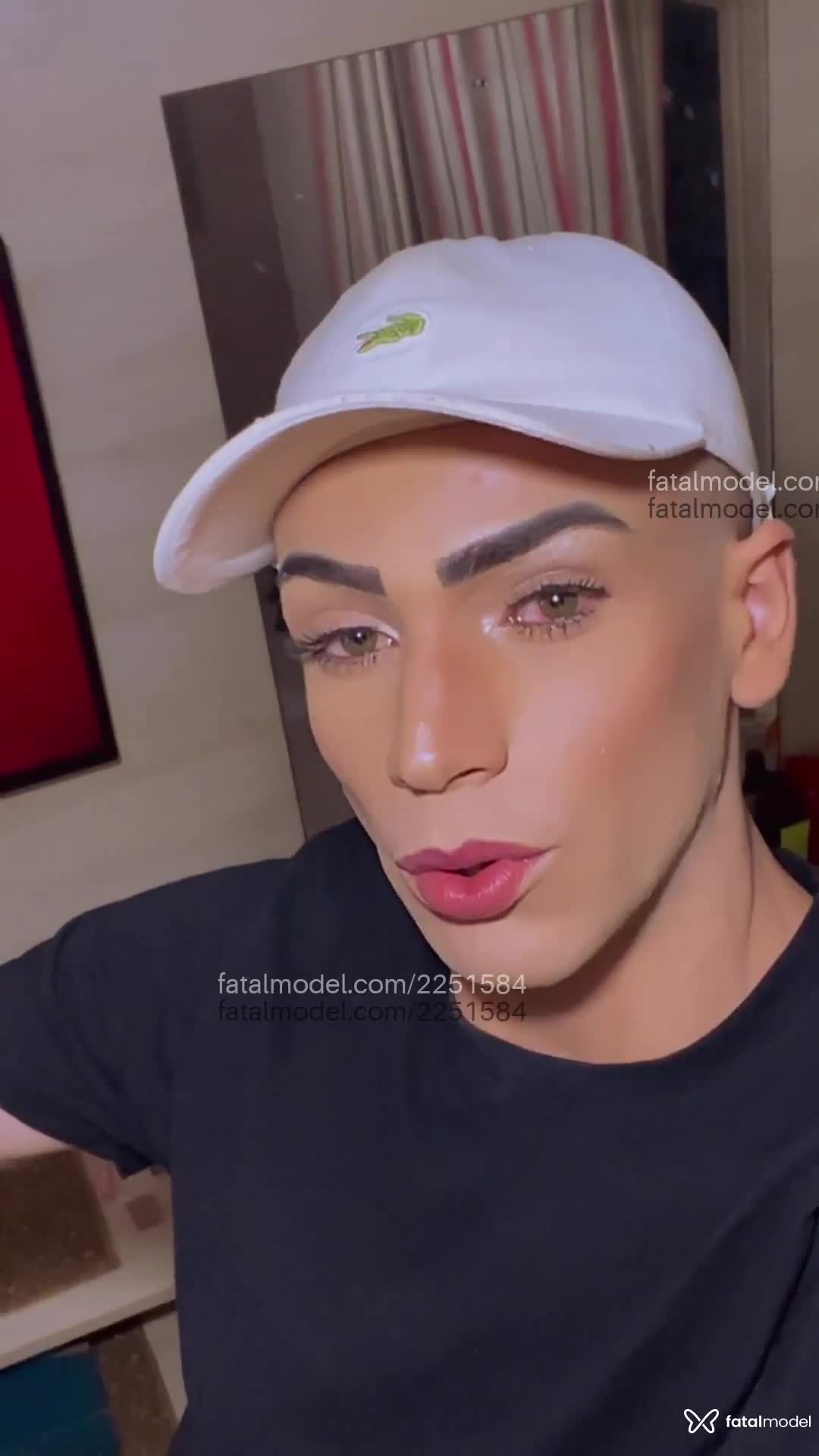 Acompanhante homem com cabelo castanho de olhos verdes - Pedro Acompanhante homem com cabelo castanho de olhos verdes - Pedro
