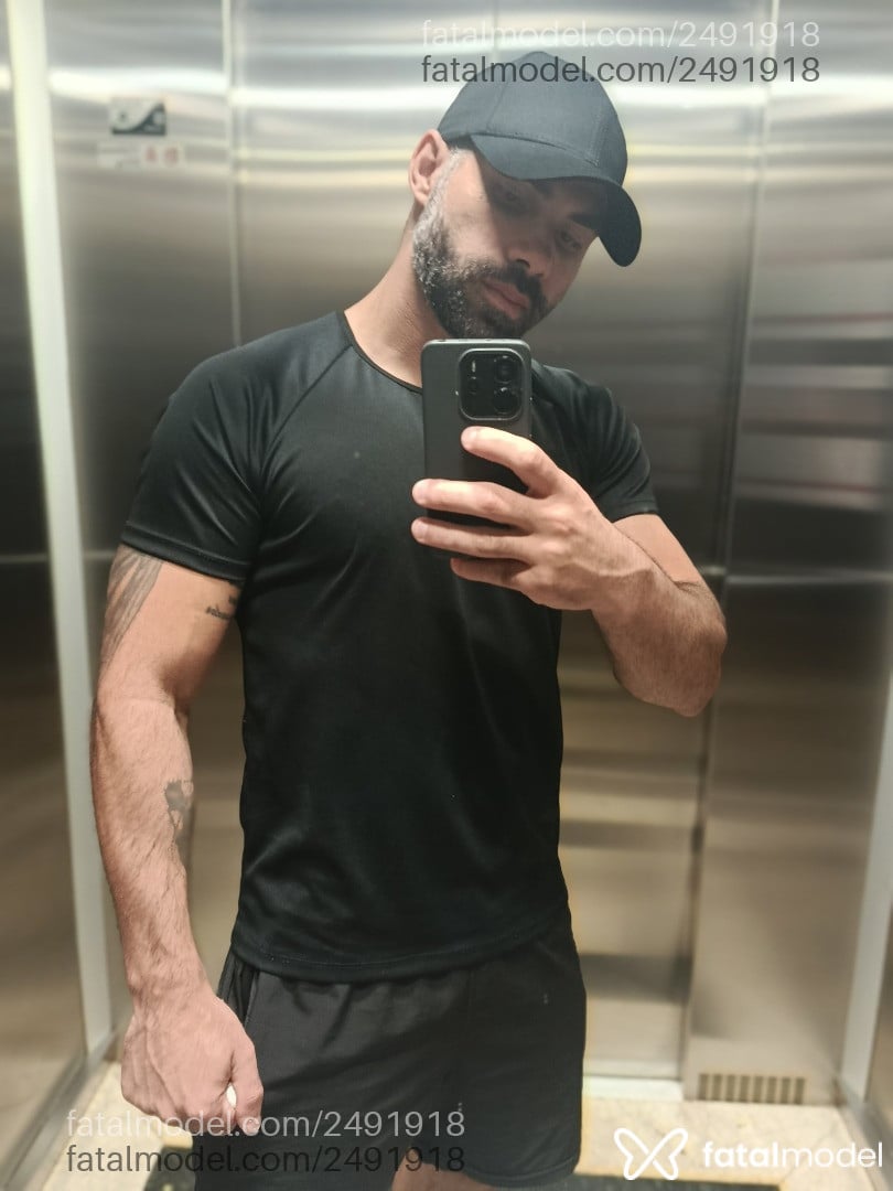 Acompanhante homem morena (o) de olhos pretos em Cascavel - Gustavo