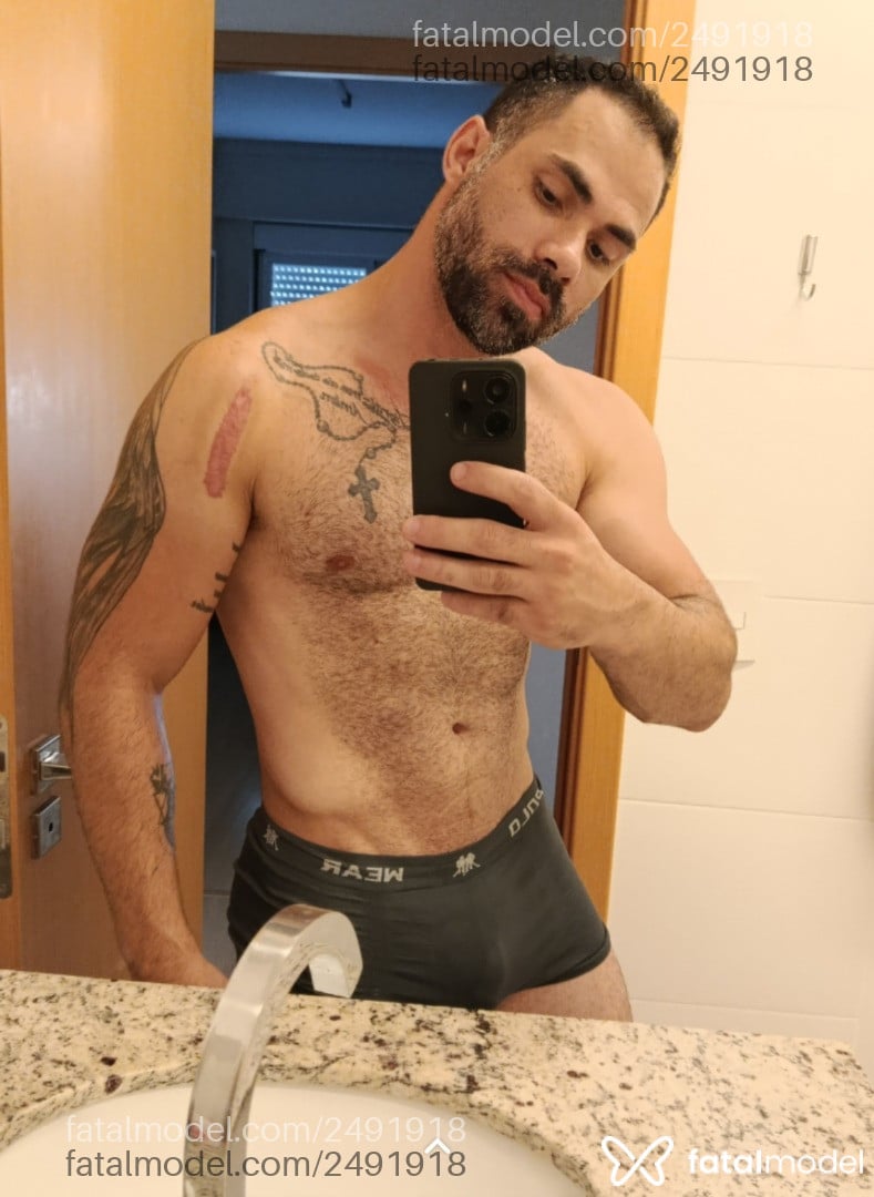 Acompanhante homem morena (o) de olhos pretos em Cascavel - Gustavo