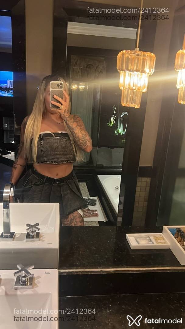 Acompanhante mulher loira (o) de olhos castanhos - Livia Alves