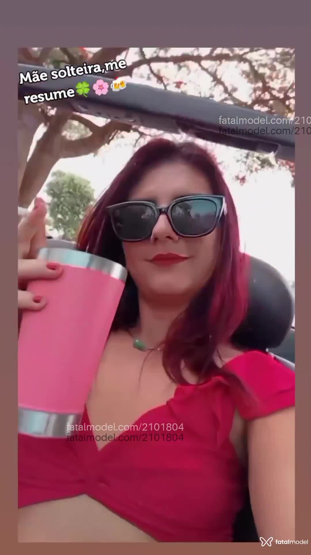 Acompanhante mulher com cabelo colorido de olhos castanhos em Goiânia - Ellen Vitty