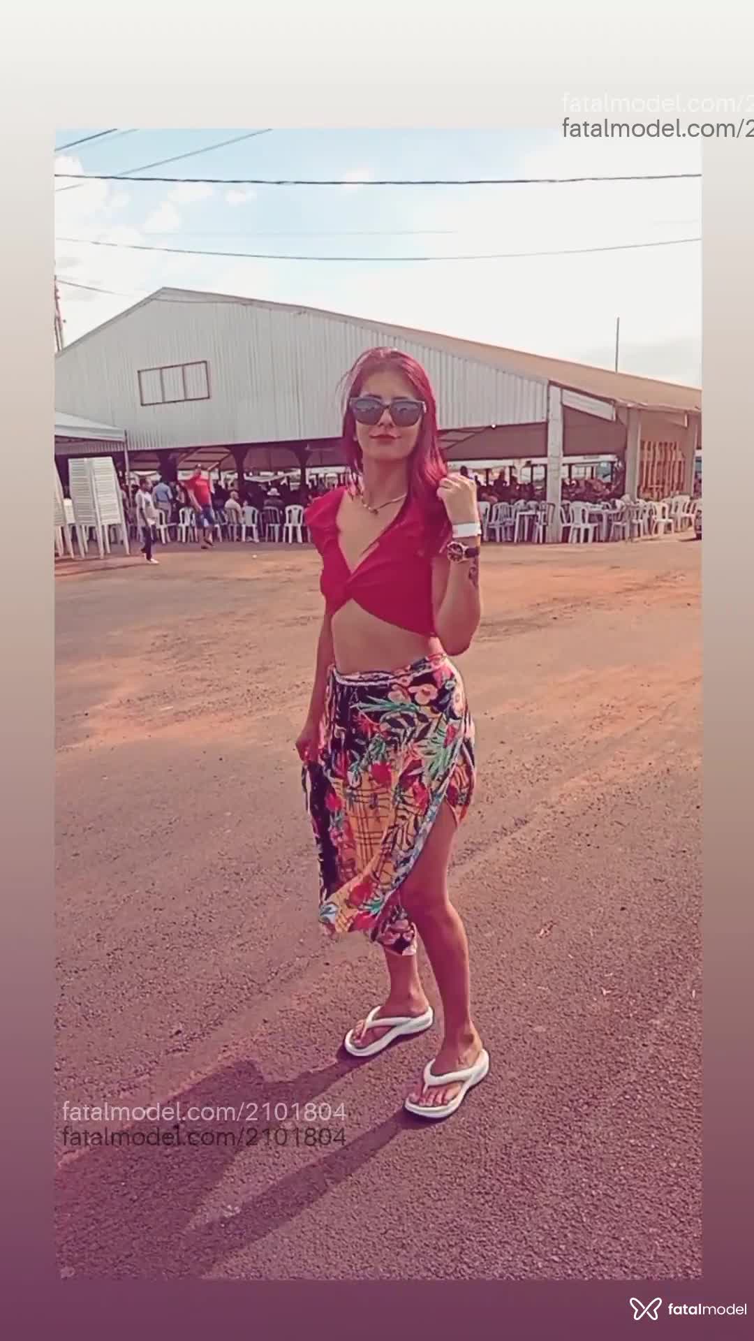 Acompanhante mulher com cabelo colorido de olhos castanhos em Goiânia - Ellen Vitty