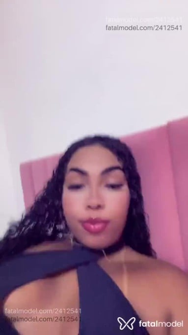 Acompanhante mulher morena (o) de olhos castanhos - Grazi Acompanhante mulher morena (o) de olhos castanhos - Grazi