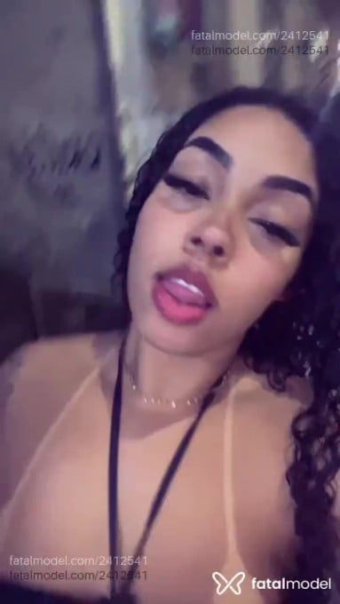 Acompanhante mulher morena (o) de olhos castanhos - Grazi Acompanhante mulher morena (o) de olhos castanhos - Grazi