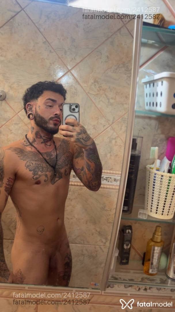 Acompanhante homem com cabelo castanho de olhos castanhos - Ulisses