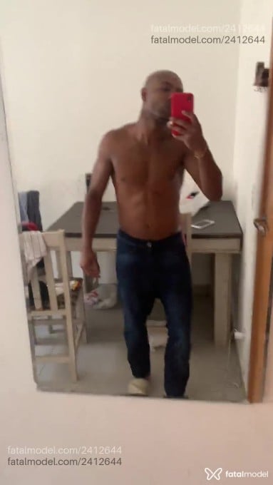 Acompanhante homem sem cabelo de olhos pretos em Porto Alegre Acompanhante homem sem cabelo de olhos pretos em Porto Alegre - Jordan Diogo