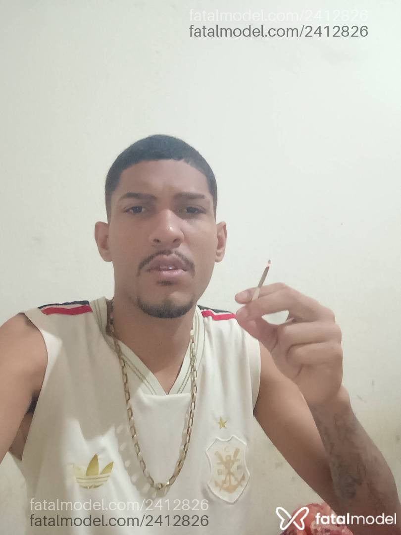 Acompanhante homem loira (o) de olhos castanhos - Vini