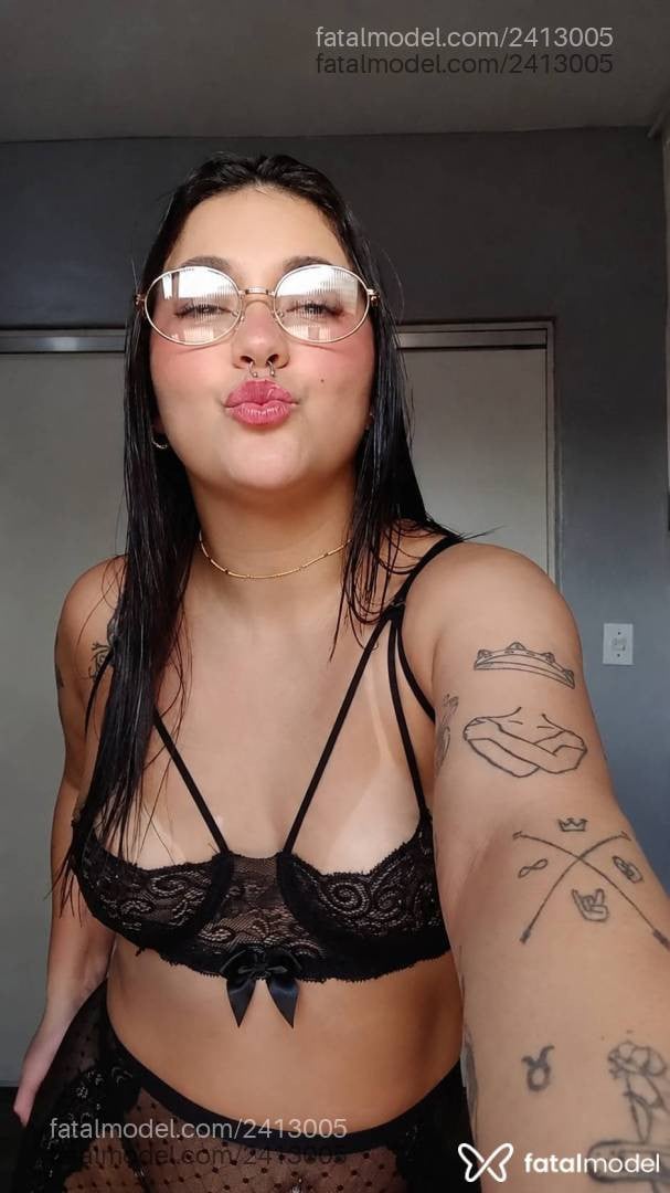 Acompanhante mulher morena (o) de olhos castanhos - Bia Santos Acompanhante mulher morena (o) de olhos castanhos - Bia Santos