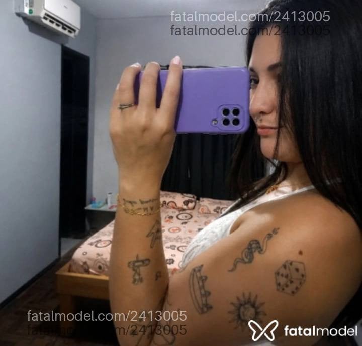 Acompanhante mulher morena (o) de olhos castanhos - Bia Santos Acompanhante mulher morena (o) de olhos castanhos - Bia Santos