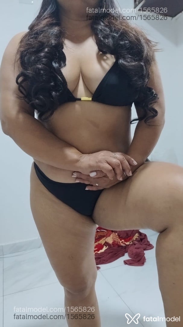 Acompanhante mulher morena (o) de olhos castanhos - Tiene Acompanhante mulher morena (o) de olhos castanhos - Tiene