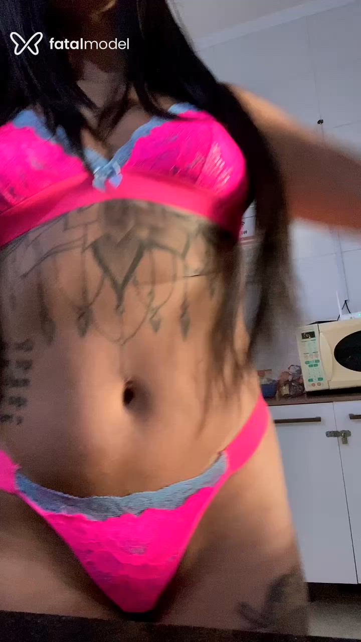 Acompanhante mulher com cabelo castanho de olhos castanhos - Tainara